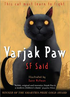 Couverture Varjak Paw (This cat must learn to flight)