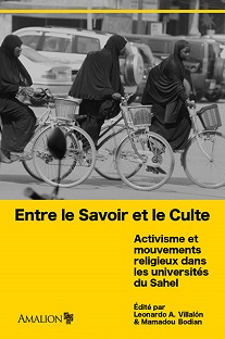 Couverture Entre le savoir et le culte - Livre neuf