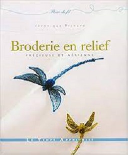 Couverture Broderie en relief
